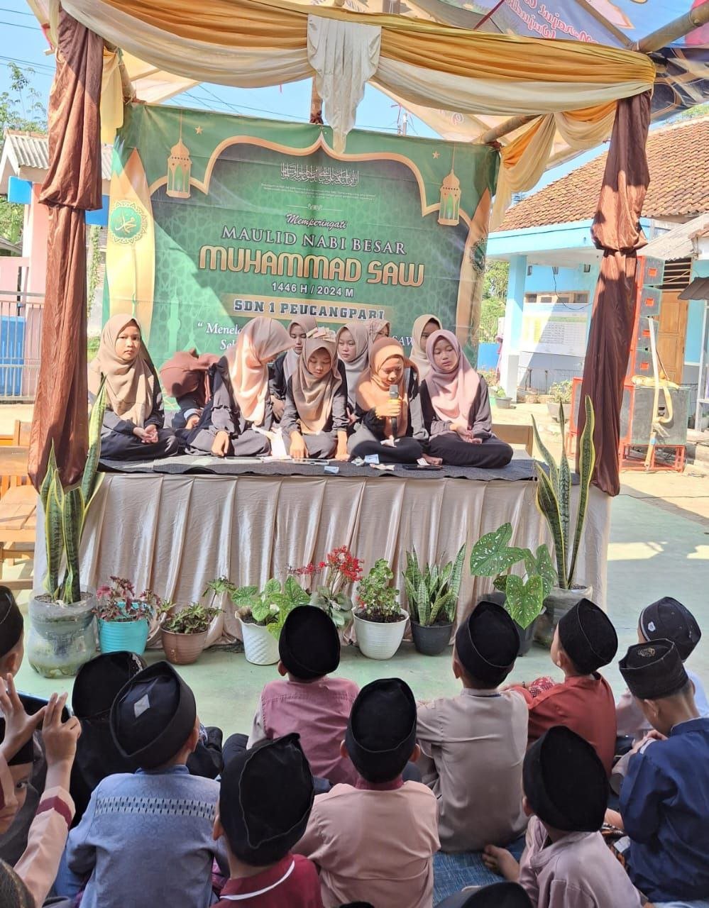 Perayaan Maulid Nabi di SDN 1 Peucangpari Cigemblong: Sarana Pendidikan Karakter