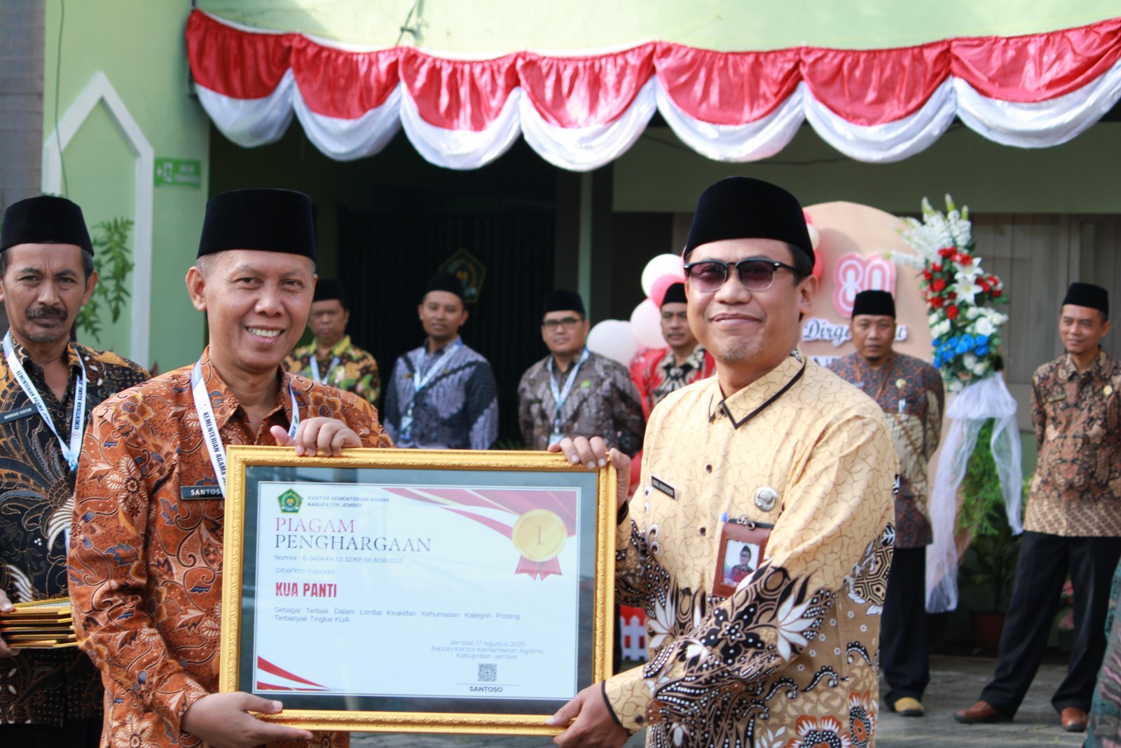 KUA PANTI RAIH PENGHARGAAN MEDIA SOSIAL TERBAIK PADA PUNCAK HUT RI KE-80 DI KEMENAG JEMBER