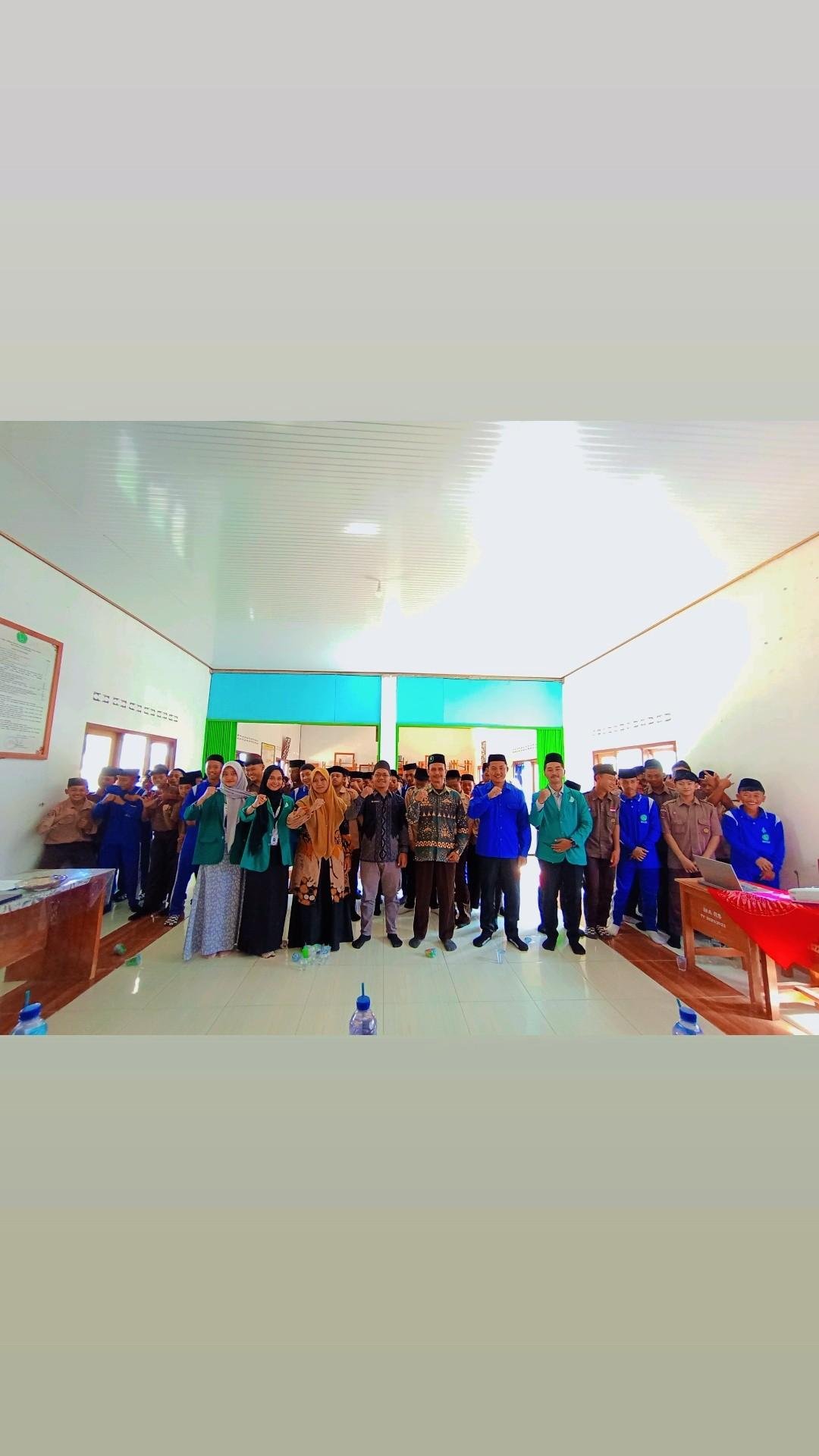 Sosialisasi Dampak Pernikahan Usia Dini melalui BRUS di MA Roudlotus Sholihin: Kolaborasi KUA Air Hitam dan Mahasiswa KKS dari ILMAWA