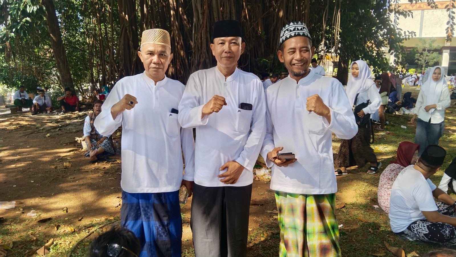 Kepala KUA Sekampung Udik Ikuti Jalan Sehat Sarungan 2024