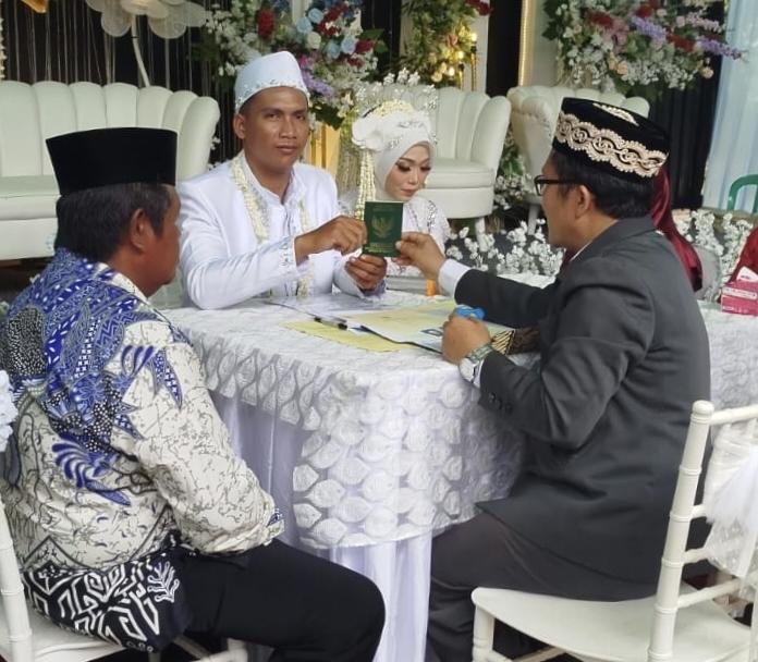 Cinta Bersemai di Pasir Sakti: Penghulu Fatihurrohman Resmi Satukan Dua Hati  