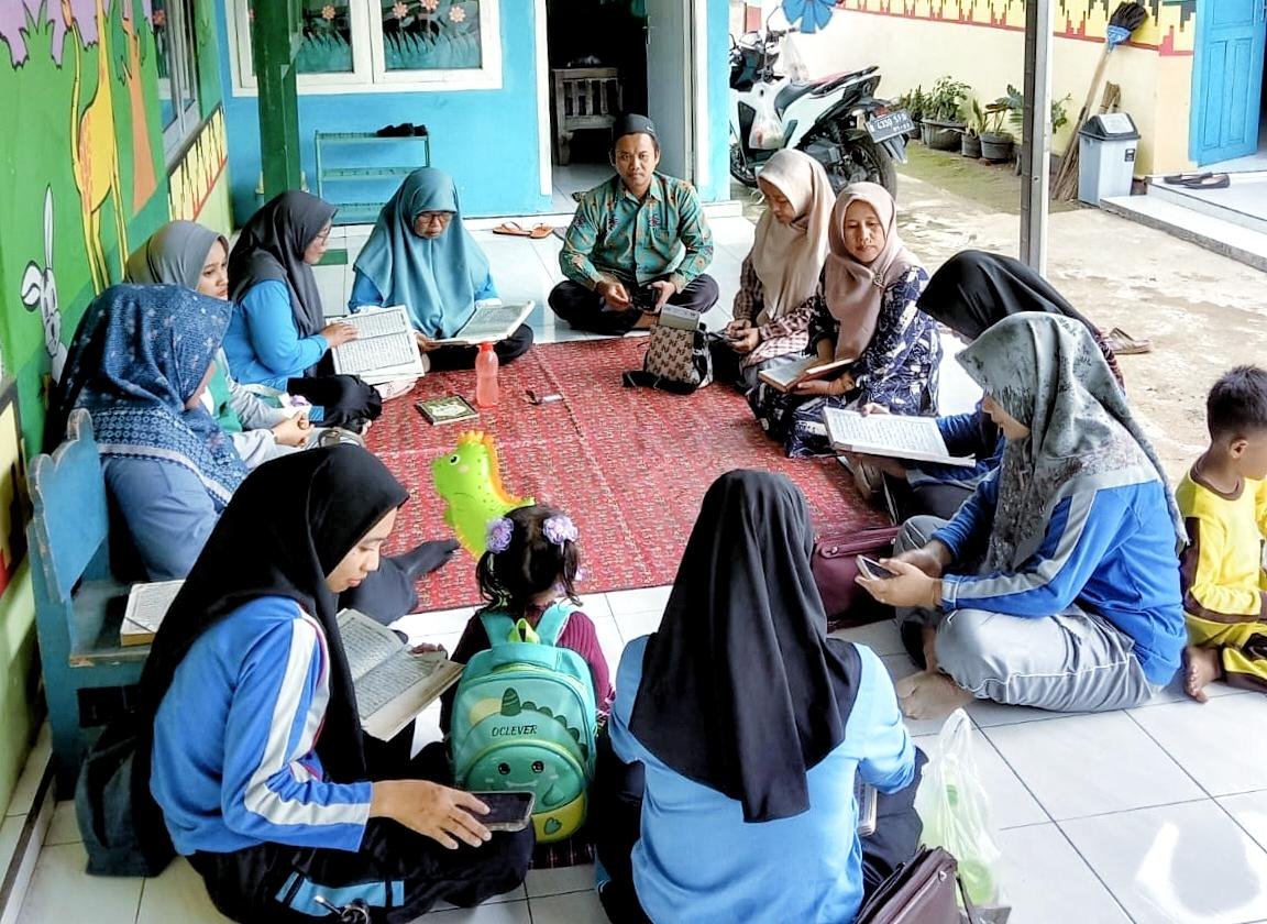Penyuluh Agama KUA Pekalongan Bina Guru TK Pertiwi