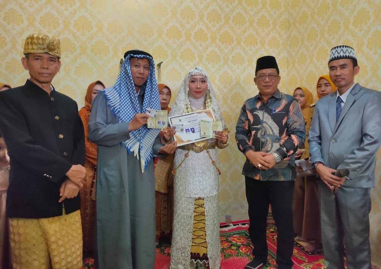 Perkuat Sinergi, Kepala KUA Sukadana Catat Pernikahan Sekaligus Kolaborasi dengan Dukcapil Lamtim