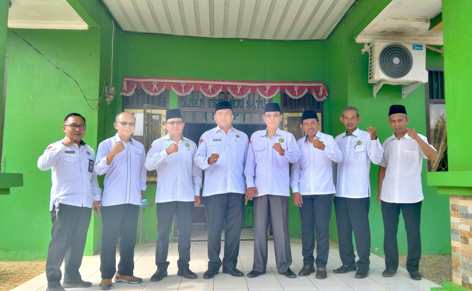 Tim Monev Bimas Islam Kanwil Kemenag Lampung Monitoring di KUA Sekampung Udik