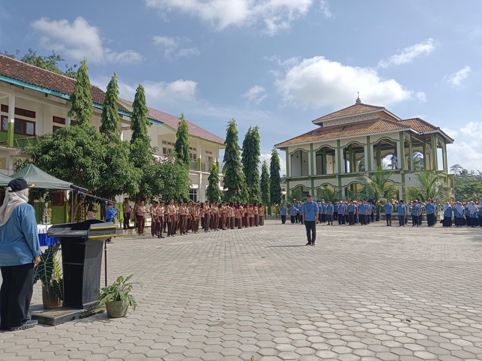 Bupati Lampung Timur Pimpin Apel Akbar Penyuluh Agama di SMK Nusantara Labuhan Ratu
