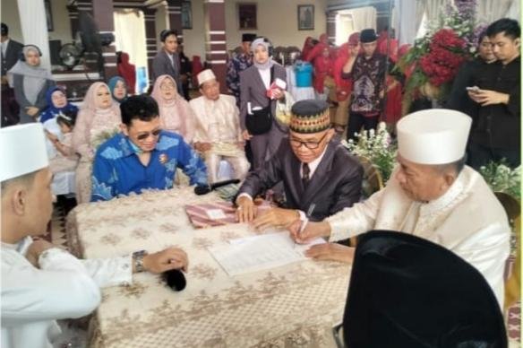 Kepala KUA Purbolinggo Catat Nikah Dihadiri Tokoh Penting