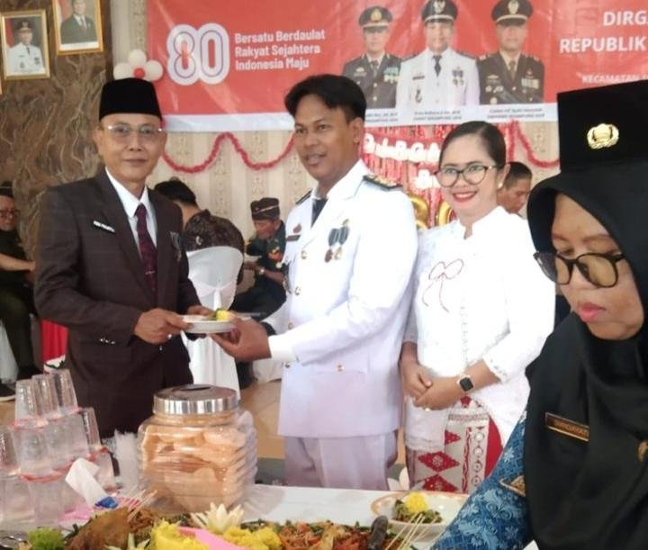 Tasyakuran Potong Tumpeng, KUA Sekampung Udik Rayakan Sukses Upacara HUT RI ke-80