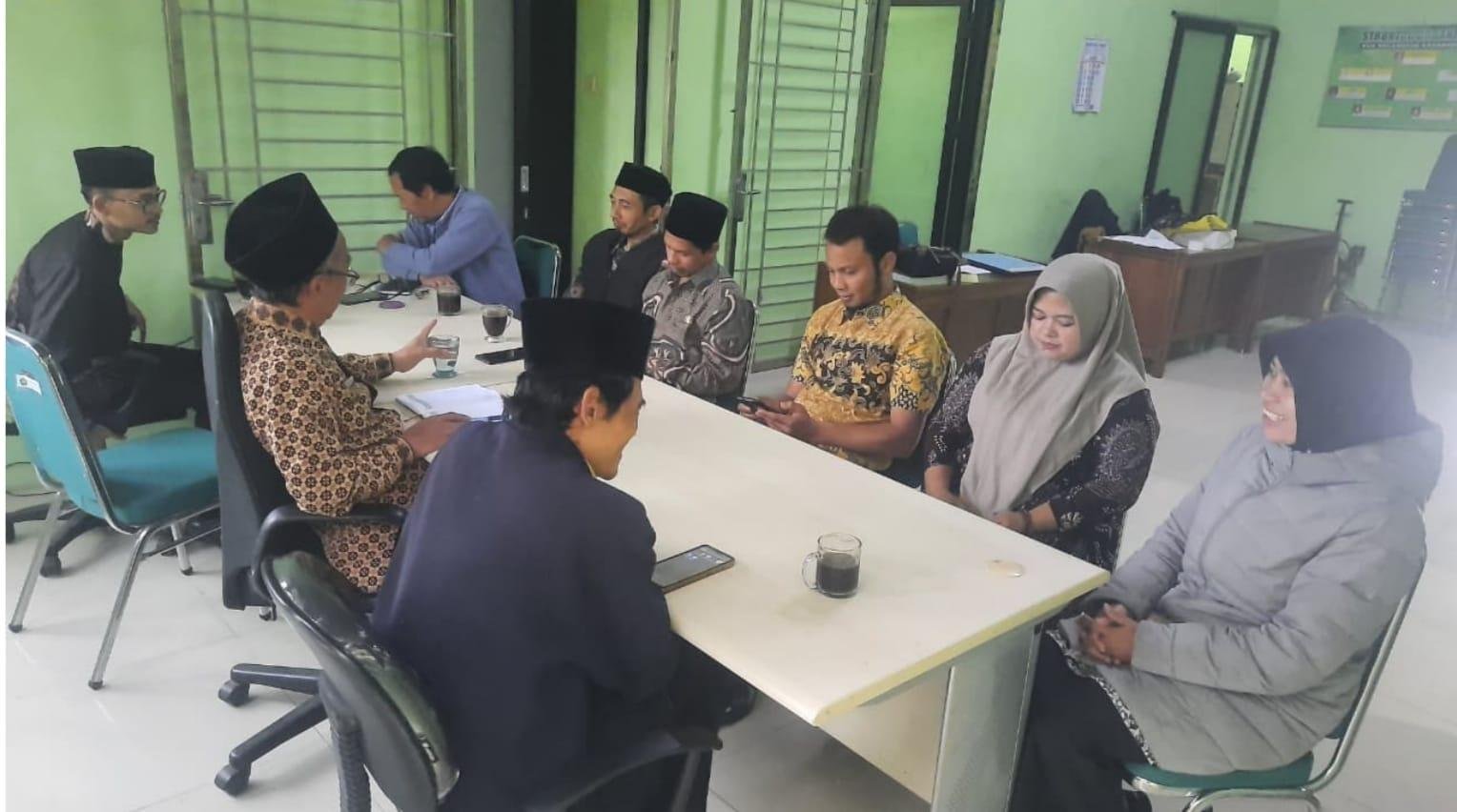 Rapat Koordinasi KUA Karangkobar: Tingkatkan Sinergi, Mantapkan Pelayanan