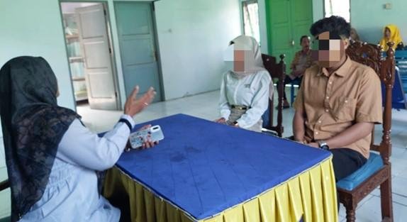 Dihadapan Orang Tua, Calon Pengantin di Bawah Umur Dapat Pembinaan Khusus dari KUA Purwanegara