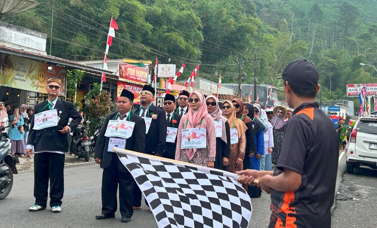 KUA Kalibening Angkat Tema Edukasi Pernikahan dalamLomba Jalan Gayeng HUT RI ke-80