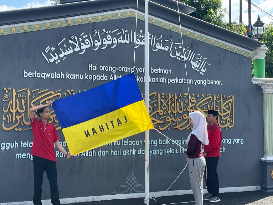 CPNS Penghulu KUA Susukan Ikuti Gladi Resik Upacara HUT ke-80 RI di Halaman Kankemenag Banjarnegara