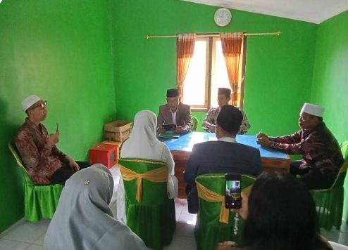 Kepala KUA Sekampung Udik Sahkan Pernikahan, Riki dan Riska Resmi Jadi Pasutri