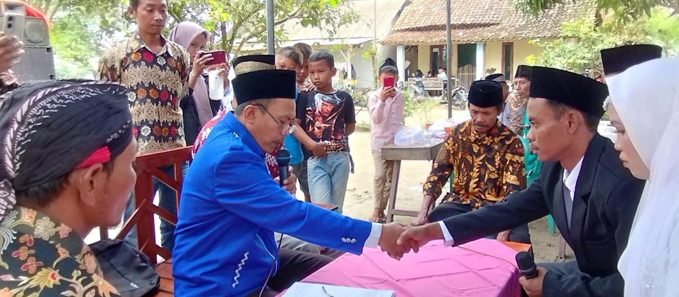 Senyum Penghulu: Cahaya Cinta yang Menghidupkan Akad