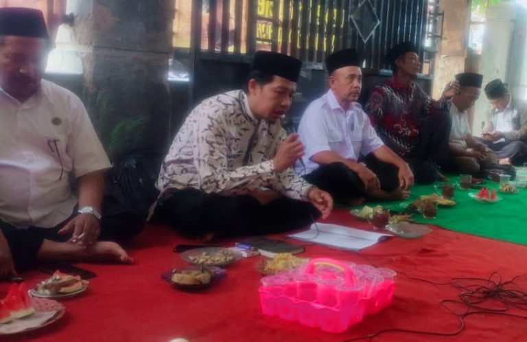 KUA Pangkah Gelar Kajian Rutin Kitab Bughyatul Mustarsyidin untuk Perkaya Literasi Munakahat