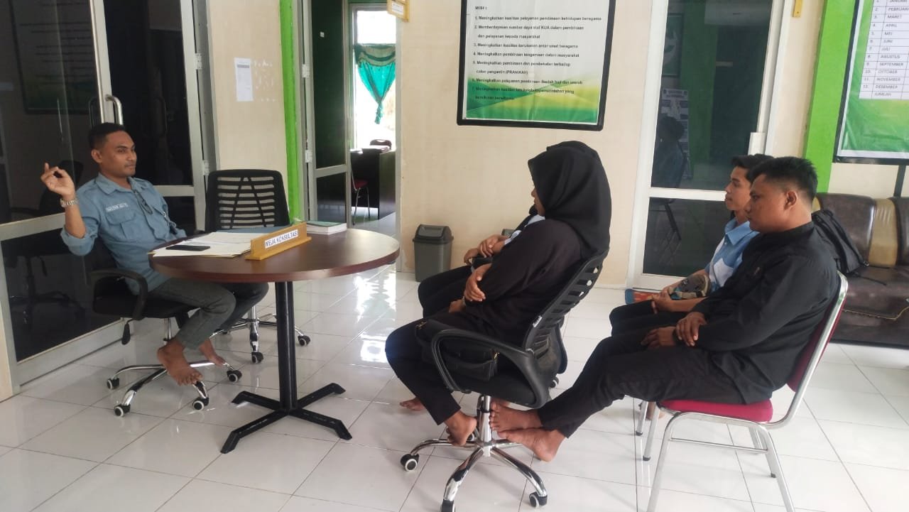 Mahasiswa IAIN Sorong  Menggali Ilmu Di KUA Aimas Kab.Sorong Papua Barat Daya 