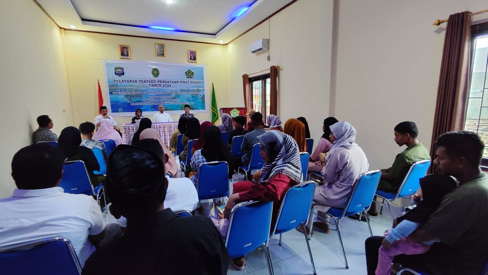 KUA Kota Waisai Raja Ampat Bersama Disdukcapil dan Pengadilan Agama Mendata Peserta Isbat Nikah