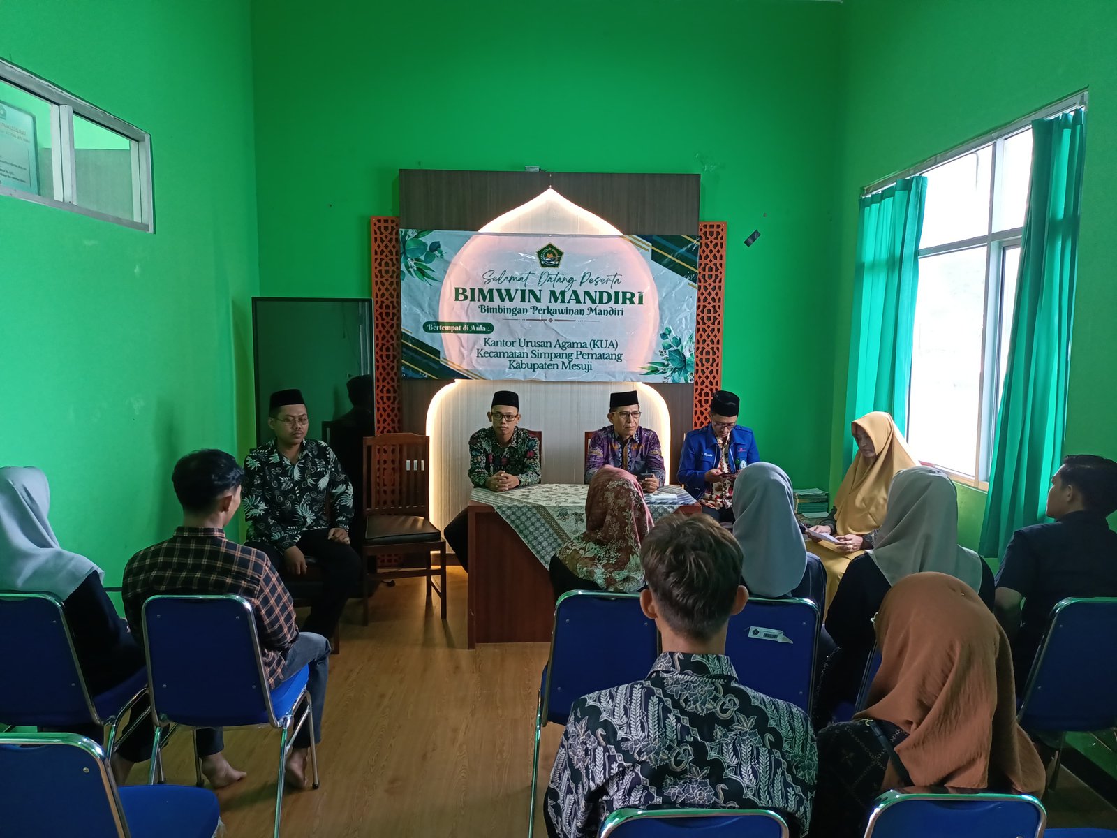 Kepala KUA Simpang Pematang membuka Kegiatan Bimwin Mandiri Ak. XIV, ini pesannya.