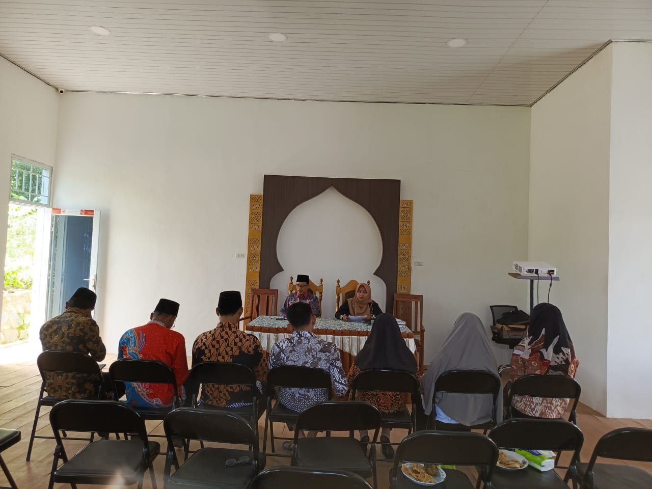 KUA Balik Bukit Gelar Rapat Koordinasi untuk Peningkatan Kinerja dan Pelayanan