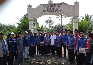 JAS MERAH! KUA Pakuan Ratu Ziarah Makam Pejuang 