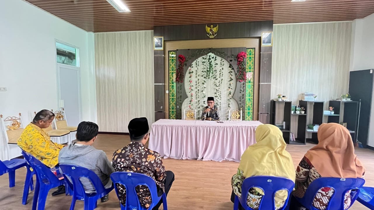 Tindak Lanjuti Arahan Kakankemenag Kota Tarakan, KUA Tarakan Tengah Gelar Rapat Evaluasi Kinerja 