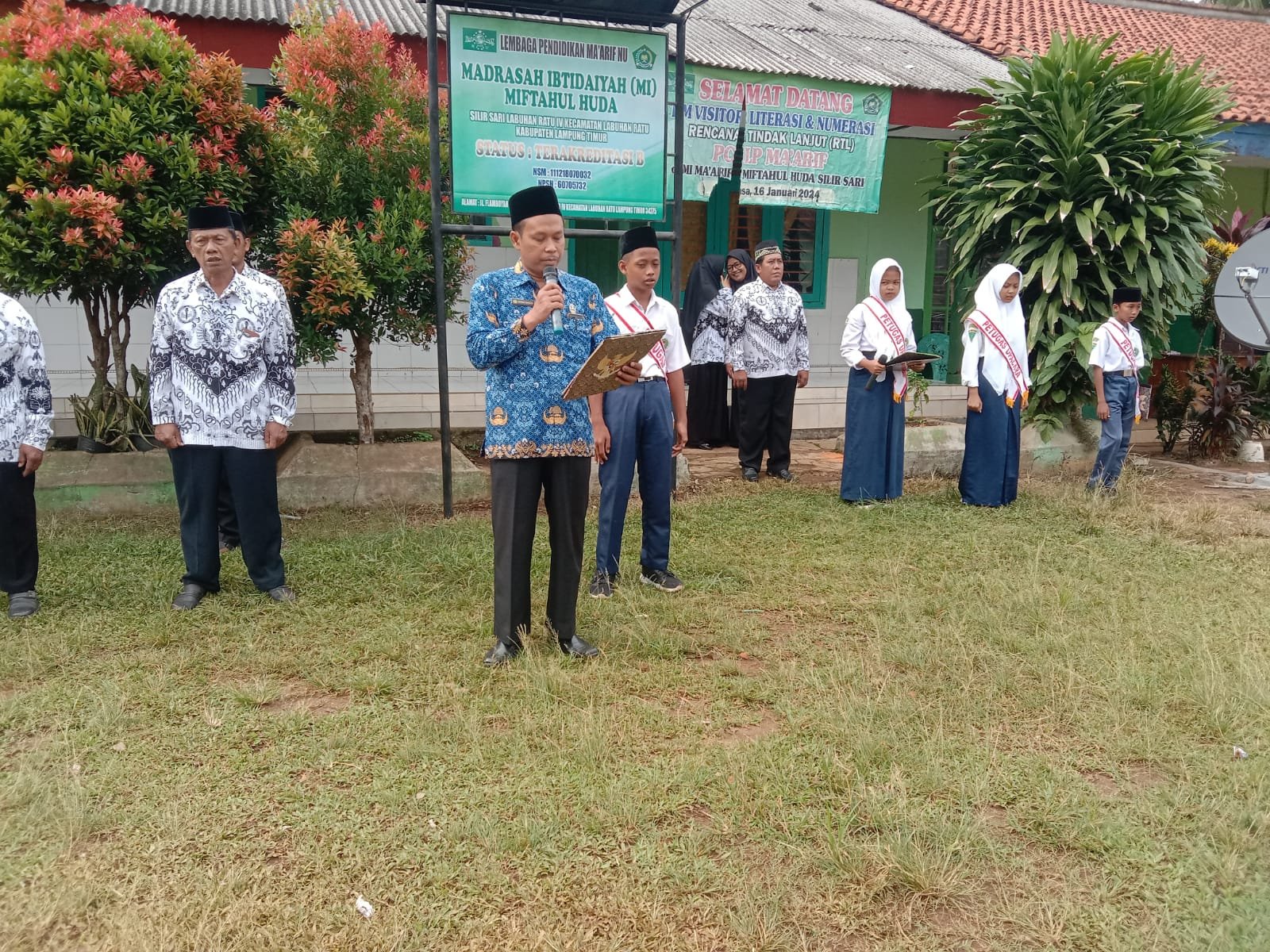 Jadi Pembina Upacara: Penghulu KUA Way Jepara Sampaikan Pesan Penguatan Karakter