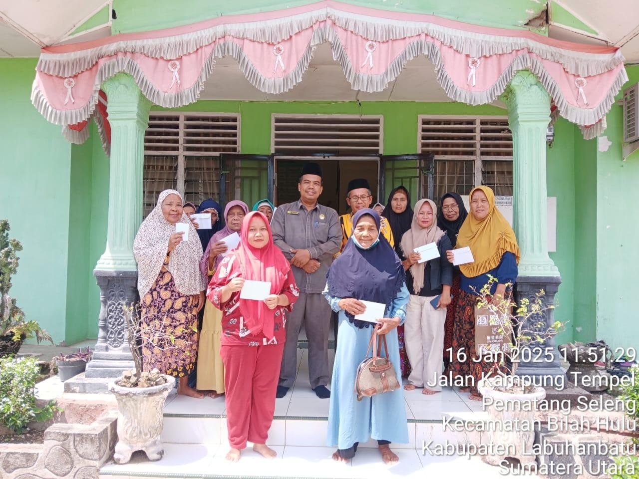 KUA Bilah Hulu Salurkan  Bantuan Usaha  Produktif dan Konsumtif