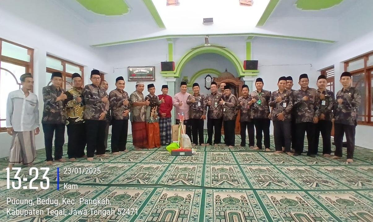 Dukung Kenyamanan Beribadah, APRI Bantu Fasilitas Kebersihan dan Al-Qur'an untuk Masjid Jami At Thohiriyah Bedug