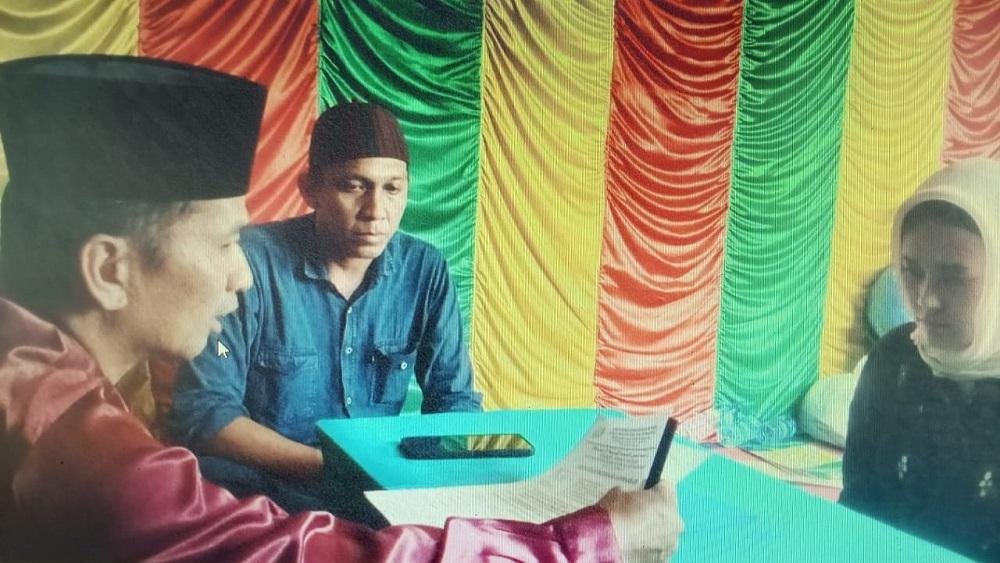 Kepala KUA Rengat Barat Pandu Pengucapan Dua Kalimat Syahadat