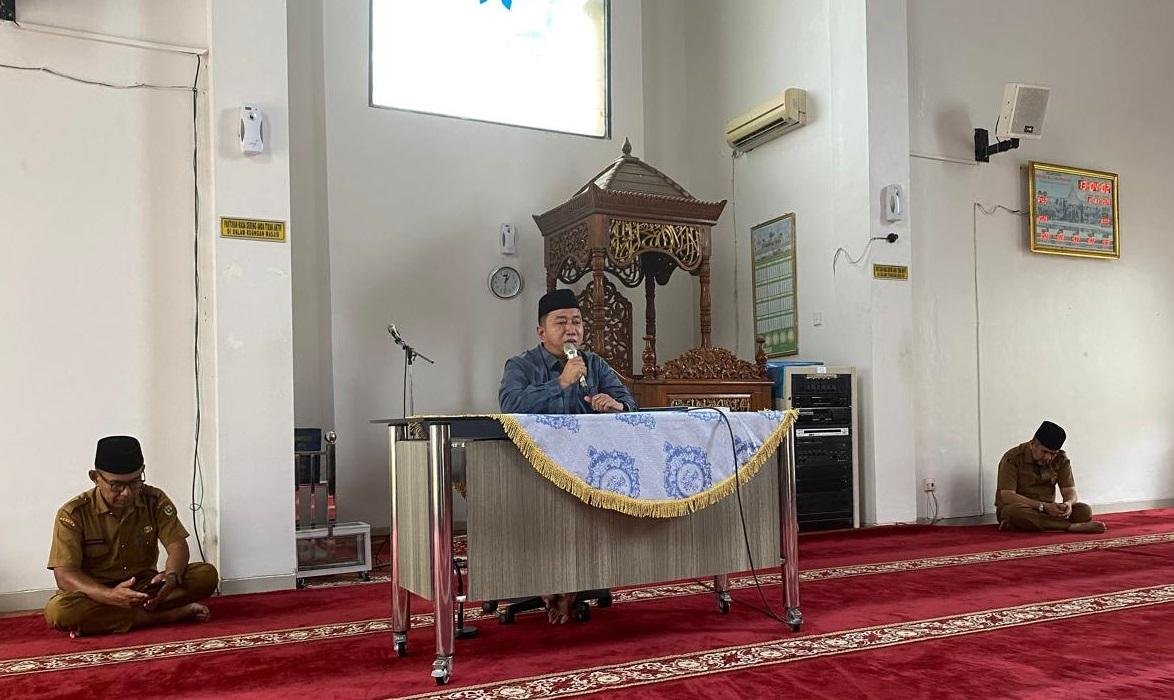 Penghulu KUA Kecamatan Salo Berikan Tausiyah Ba'da Zuhur di Masjid Al Muhajirin dengan Tema Ramadhan sebagai Momentum Perubahan