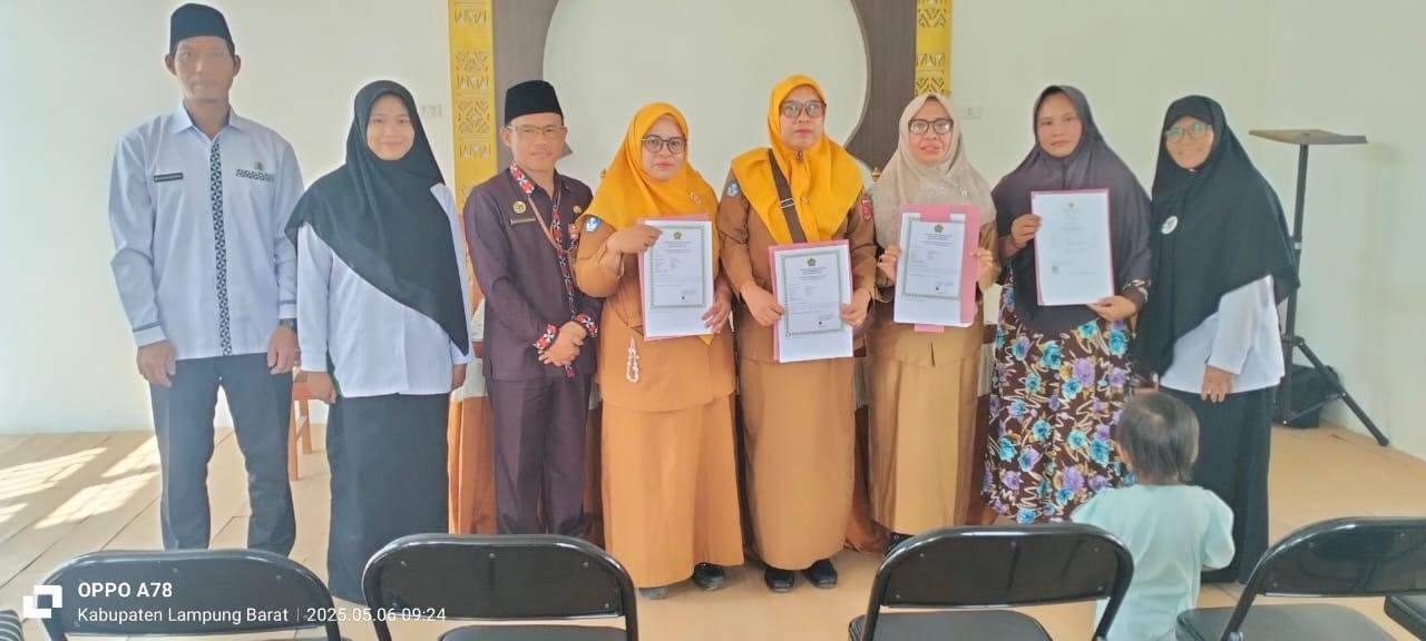 KUA Balik Bukit Serahkan SKT Majlis Taklim