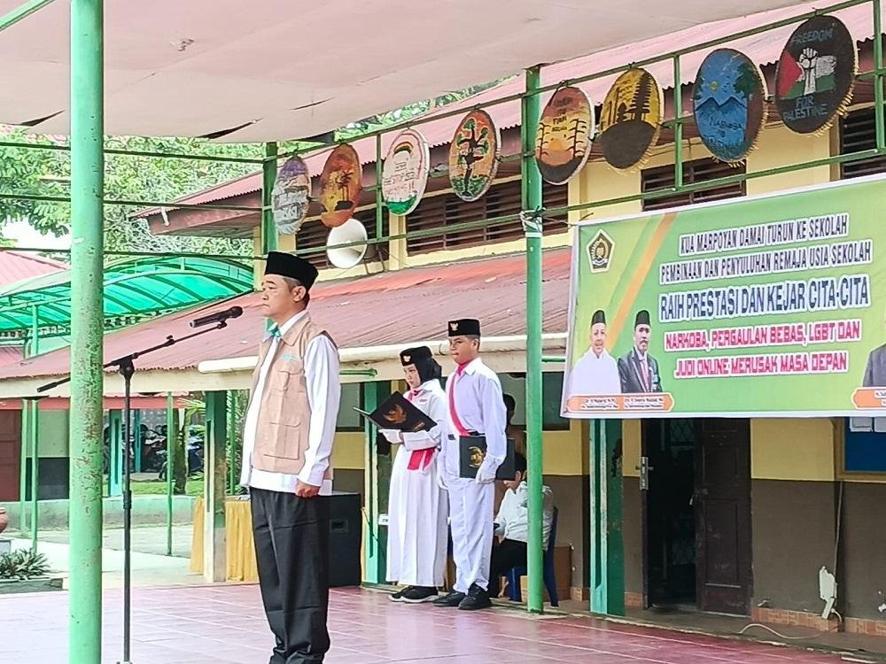 KUA Marpoyan Damai Bangun Karakter Siswa dengan Penyuluhan