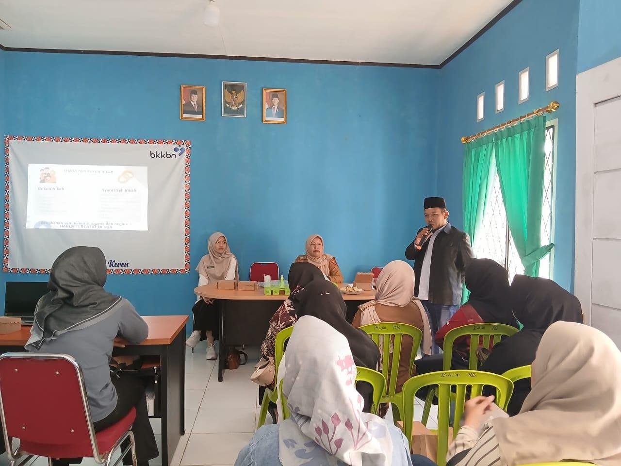 Muslim,S.Ag  sampaikan pesan penting dalam Lokakarya  pencegahan Stunting di Kantor Kecamatan Sumber jaya