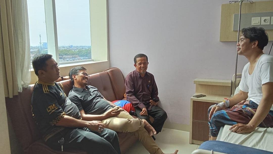 PC.APRI Kota Pekanbaru Bezuk Penghulu Yang Sakit
