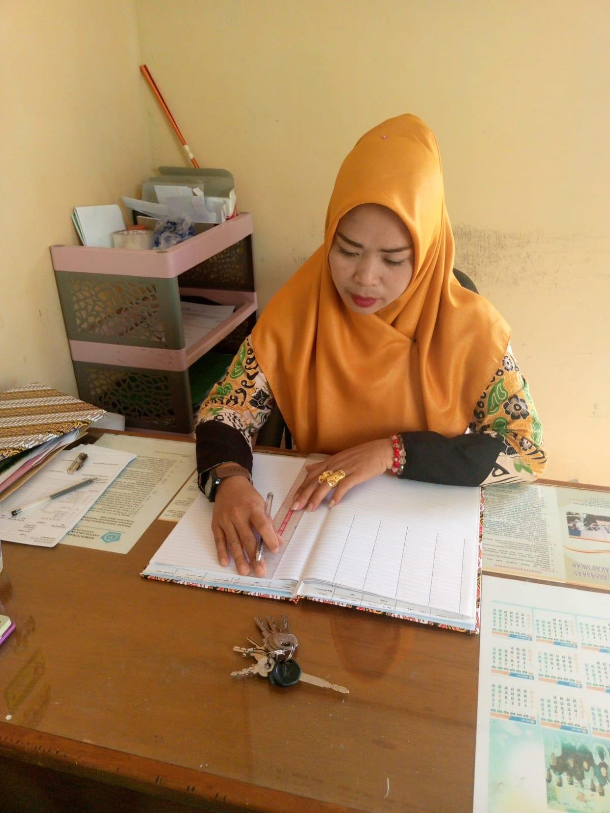 Semangat Kerja Tinggi: Adm JFU Kepenghuluan KUA Binduriang Tingkatkan Layanan Masyarakat