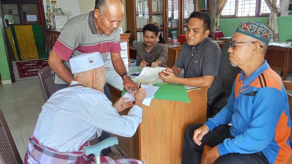 Ka. KUA Payung Sekaki Pimpin Ikrar Taukil Wali Bil Kitabah