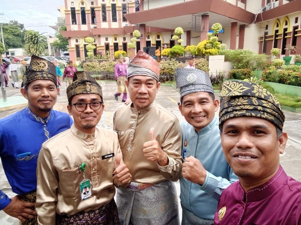 Sambut Hari Jadi Pekanbaru, Ka. KUA/ Penghulu Pakaian Melayu 