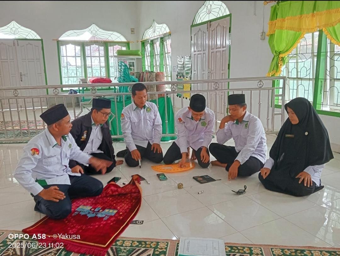 Tingkatkan Akurasi Ibadah, KUA Binduriang Lakukan Pengukuran Arah Kiblat di Kampung Jeruk