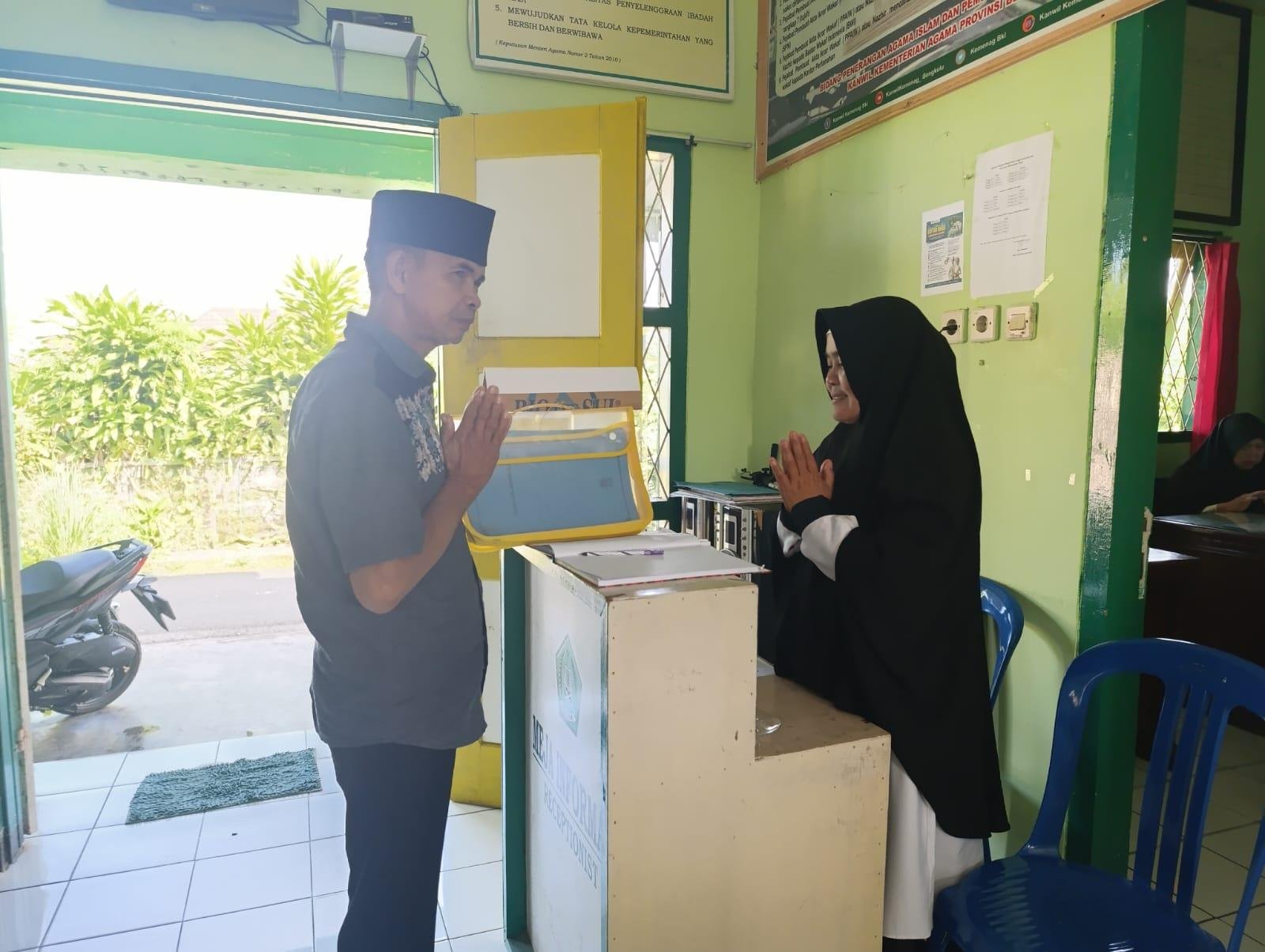 KUA Curup Selatan Terapkan Pelayanan 5S, Wujudkan Layanan Publik yang Ramah dan Profesional