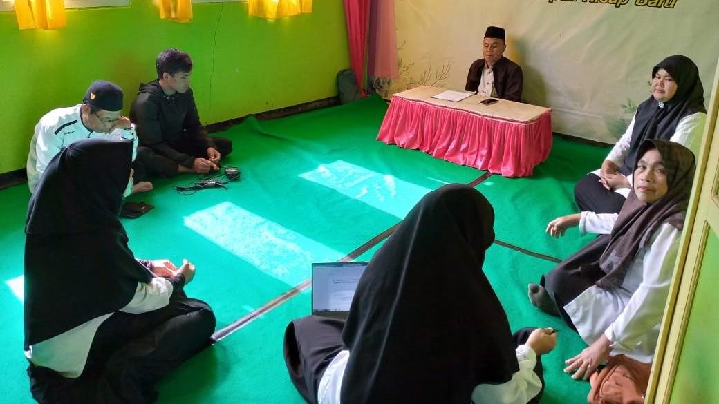 Rapat Koordinasi Pembagian Tupoksi Staf Digelar di KUA Kecamatan Bermani Ulu Raya
