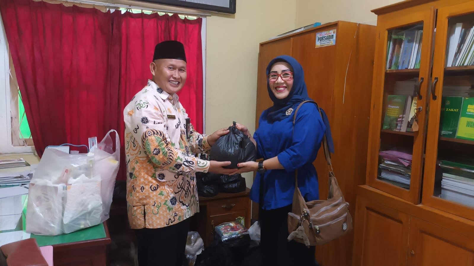 KUA Kecamatan Curup Berbagi Kasih di Momen Lebaran Yatim: 10 Paket Sembako Disalurkan ke Kemenag Rejang Lebong
