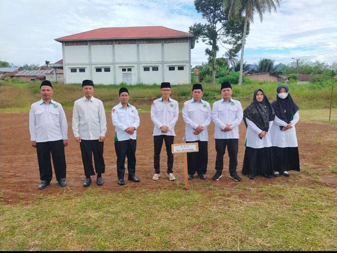 Semangat Kebersamaan, KUA Binduriang Hadiri Apel Gabungan di Kantor Camat