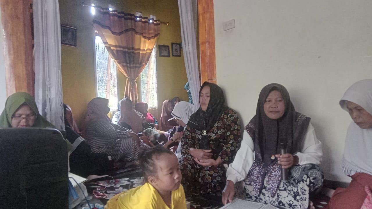 KUA Sindang Kelingi Beri Edukasi Nikah di Bawah Umur kepada Warga Tanjung Aur yang Ajukan Rekomendasi Pindah Nikah