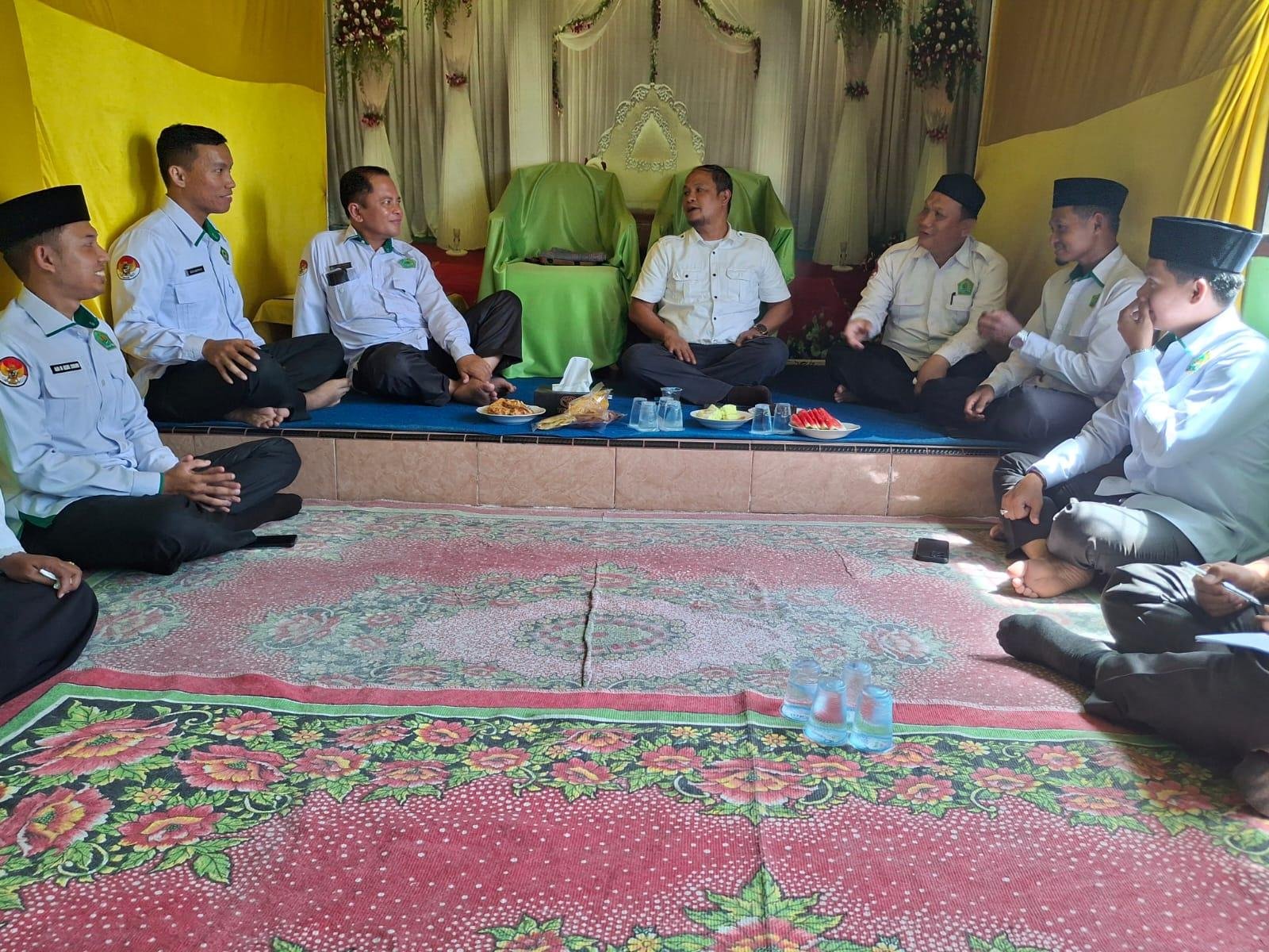KUA Galang Menerima Bimbingan dan Arahan dari KASI Bimas Islam Kemenag Deli Serdang saat Monitoring dan Evaluasi
