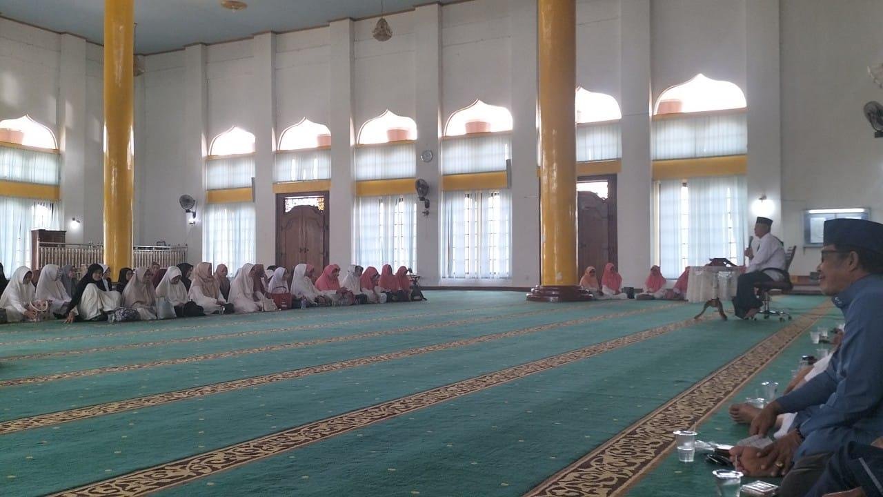 KUA Curup Dukung Penguatan Spiritual Lewat Pengajian IPHI: Barokah Bukan Sekadar Banyak, Tapi Membawa Manfaat