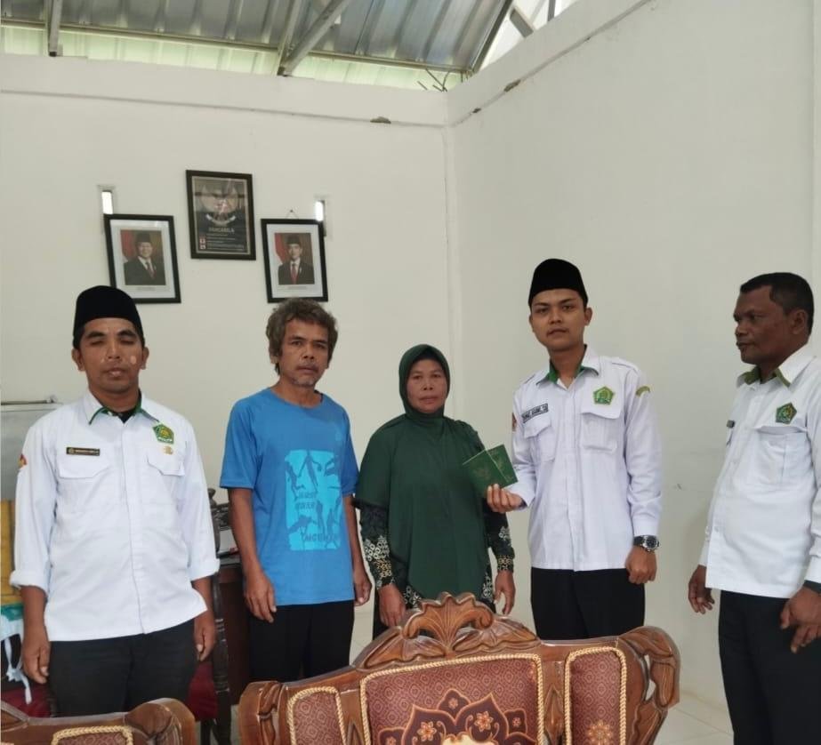 Imbau Masyarakat Catatkan Pernikahan, KUA Pakkat Berikan Buku Nikah Lewat Proses Itsbat Nikah 