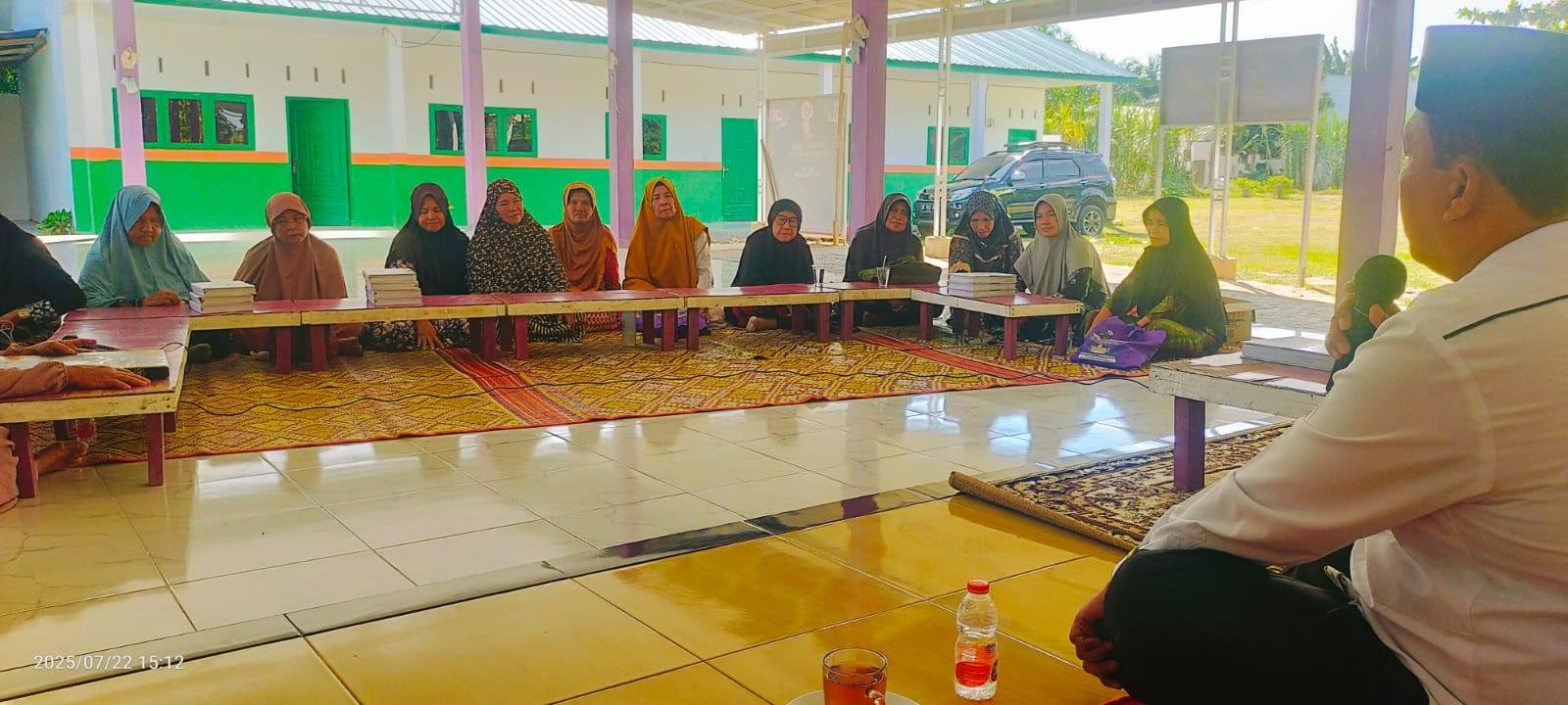 Kepala KUA Rantau Utara Berikan Tausiyah Kepada Para Ibu Lansia Rumah Qur'an Cinta Ibu Ayah (RVQ CIA)