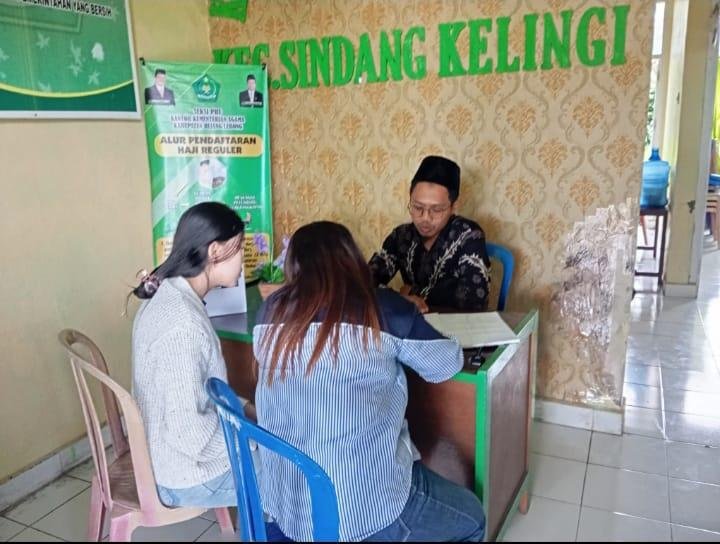 Pelayanan Humanis KUA Sindang Kelingi: Warga Dibantu Urus Duplikat Buku Nikah yang Hilang