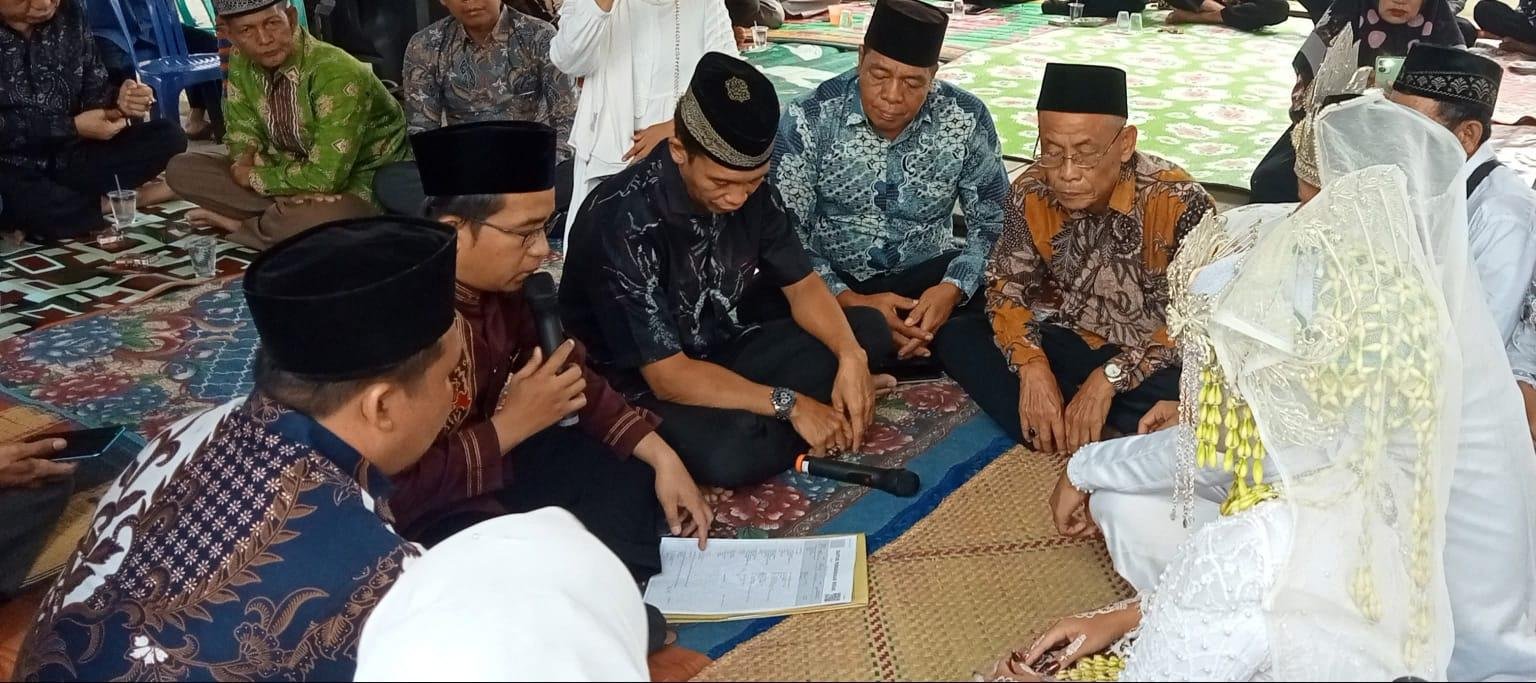 Bangun Keluarga Sakinah, Kepala KUA Sindang Beliti Ilir Pimpin Akad Nikah Warga Periang