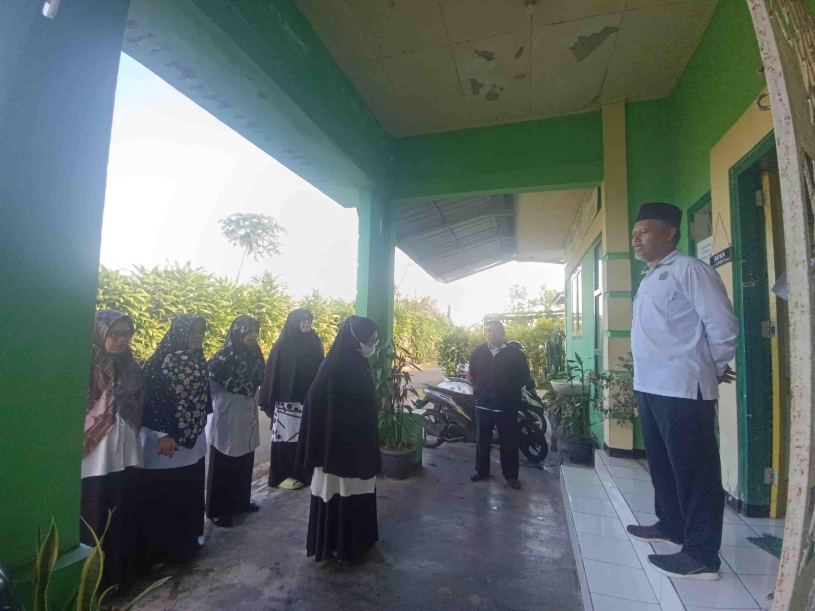 Tegaskan Komitmen Program, Kepala KUA Curup Selatan Pimpin Apel Pagi