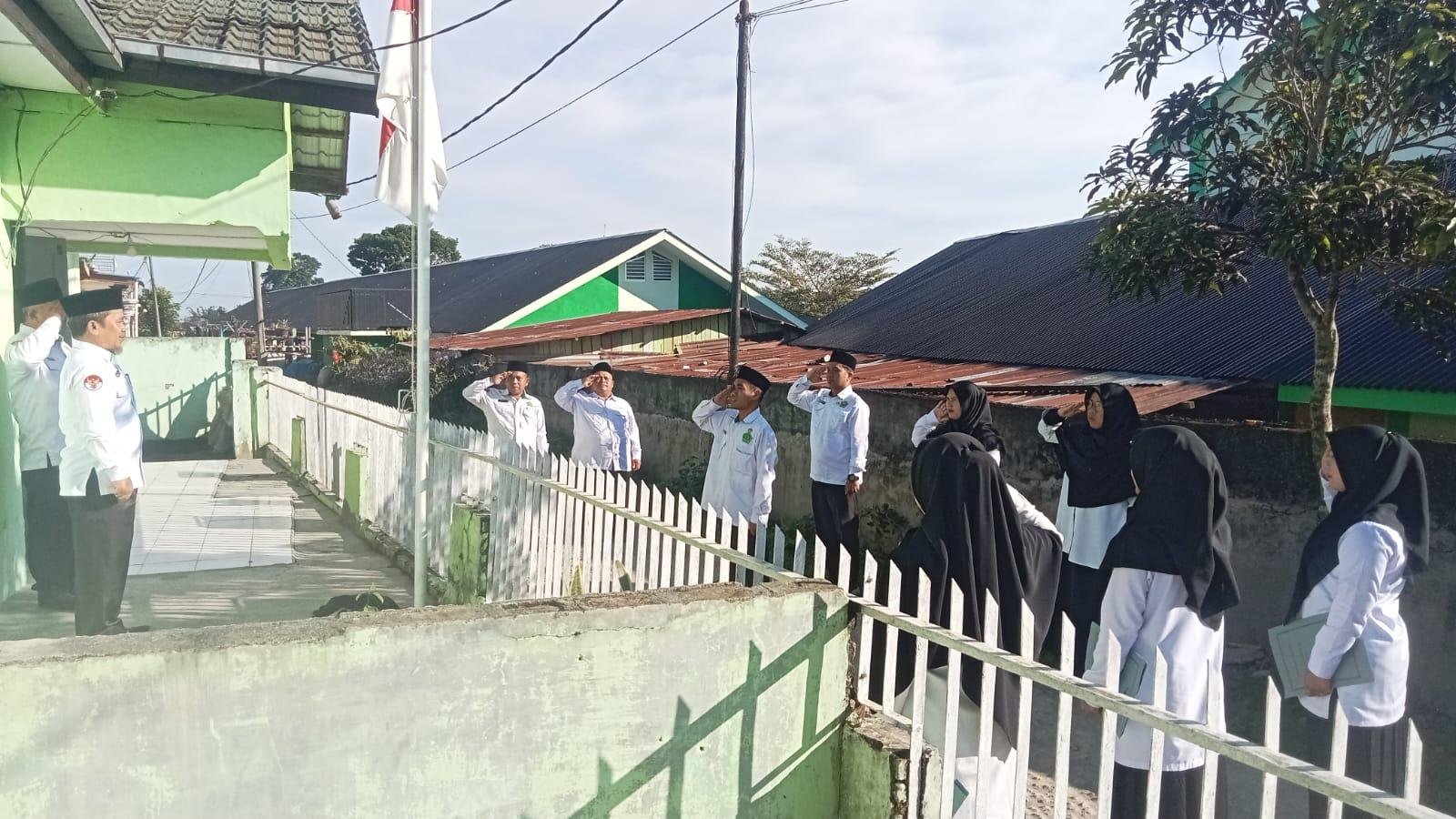 Jajaran KUA Sidikalang Laksanakan Apel Pagi, Pembina Tegaskan Pentingnya Disiplin Dalam Peningkatan Kinerja